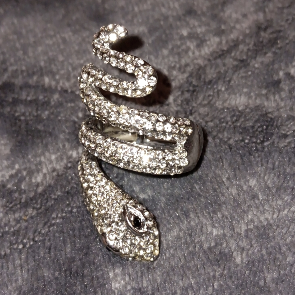 Snake bomb party ring